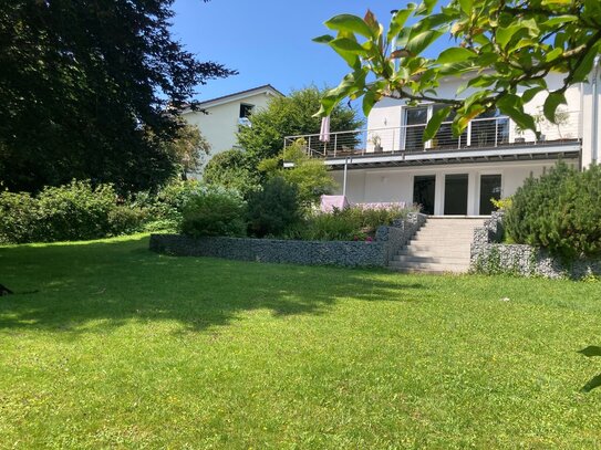 Freistehendes Einfamilienhaus mit viel Platz & traumhafter Aussicht