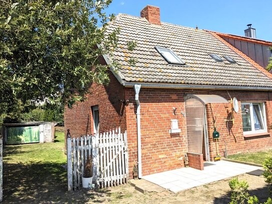 Ein Reihenendhaus - Sanierungsobjekt auf schönem Grundstück auf der Insel Poel