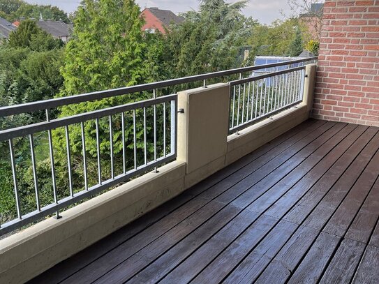 Sanierte 3-Zimmer-Wohnung mit großer Dachterrasse und Blick auf das Stadion!