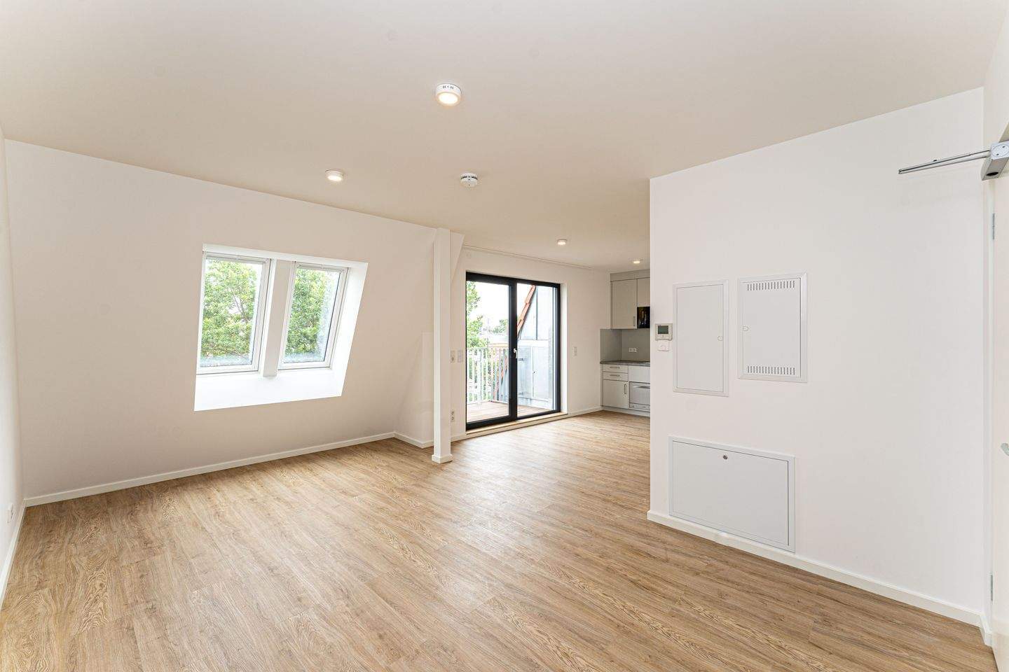 Helles 1-Zimmer-Studio, Neubau DG. Leben im Herzen F'Hains - erste NKM wird erlassen - first coldrent is free - Foto 1