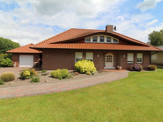 Großzügiger, sehr gepflegter Bungalow mit Garage auf einem Traumgrundstück von ca. 2.394 m²