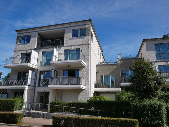 Moderne, neuwertige 2-Zi-Whg. in Scharbeutz, BJ 2013, 2. OG + sonnigem Balkon + TG-Stpl. + Fahrstuhl möbliert zu vermie…