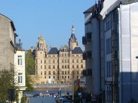 Aufzug, 2 Balkone und helle 3 Zimmer in bester Innenstadtlage