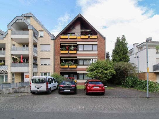 Attraktive 3-Zimmer-Wohnung mit 2 Balkonen, Fußbodenheizung und Stellplatz in Niederkassel