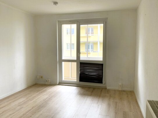 Modernes Apartment mit bodentiefer Dusche und Loggia