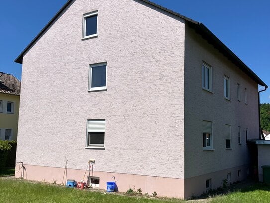 Attraktive und gepflegte 5-Raum-Wohnung mit Balkon, Garten und Garage in Zeitlarn