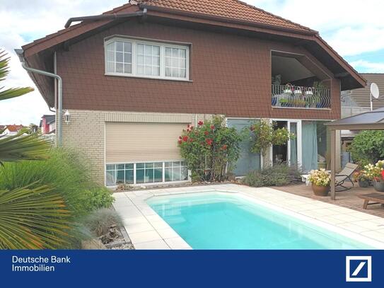 Gehobene Erdgeschosswohnung im Landhausstil - mit Garten und Pool