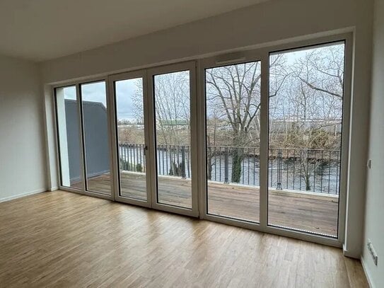 Schöne 2 Zimmerwohnung mit eigenem Balkon und großartigem Wasserblick