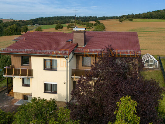 *Einfamilienhaus mit Einliegerwohnung in Feldrandlage von Braunfels-Neukirchen*