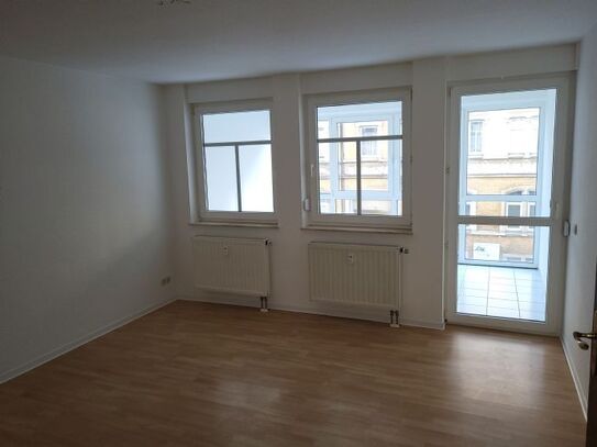 SOFORT BEZUG MÖGLICH! Leere renovierte 3 Zimmerwohnung, Wintergarten, Tiefgaragenstellplatz in der Südvorstadt!