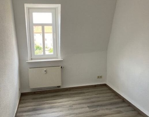 3-Raum Dachgeschosswohnung mit Balkon, Einbauküche und Stellplatz