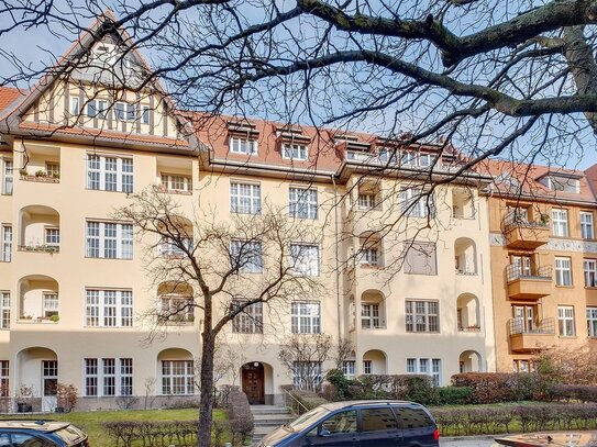 Vermietet! Lichtdurchflutete Dachgeschoss-Maisonette mit großer Dachterrasse