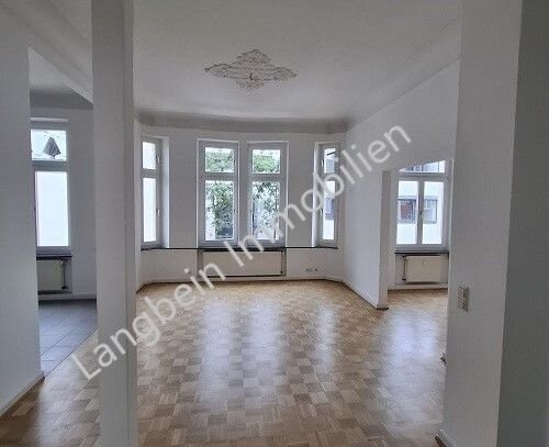 **Das ist keine 08/15 Wohnung! Schicke 3 Zimmerwohnung am Rade der Bonner Fußgängerzone, inkl. Einbauküche**