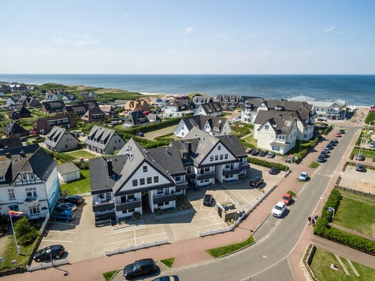 Traumhafte Wohnung mit kleinem Meerblick, zwei Balkonen - nur wenige Meter vom Strand !