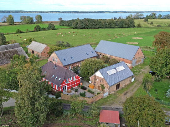 Landgut auf Usedom - Zwei vollständig ausgebaute Wohngebäude, über 700 m² Wohnfläche in idyllischer Naturkulisse