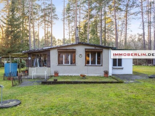 IMMOBERLIN:DE - Naturschönheit! Wochenend-/Ferienhaus auf herrlichem Grundstück in Fichtenwalde bei Potsdam