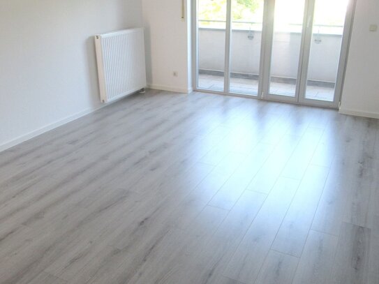 * Ihr neues Zuhause mit Balkon * 1 Zimmer Wohnung in Werdau zu vermieten !