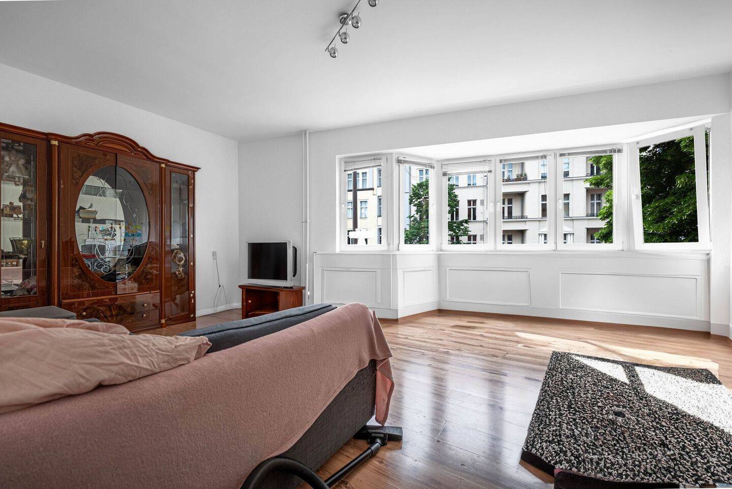 Möblierte 2-Zimmer-Wohnung mit Einbauküche in zentraler Lage von Berlin-Wilmersdorf - Foto 1