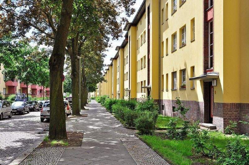 Wohnen in Friedrichsfelde: 2,5 Zimmer mit Top-Anbindung & Erholungsfaktor - Foto 1