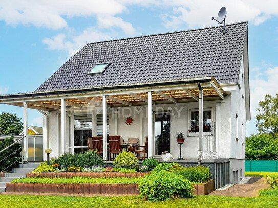 Renoviertes und energieeffizientes EFH: Doppelcarport, geräumiger Garten und sonnige Südterrasse