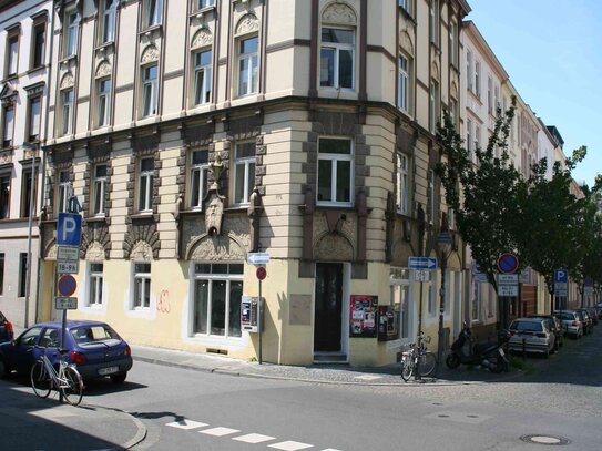 Helle 2-Zimmer Wohnung im Jugendstil