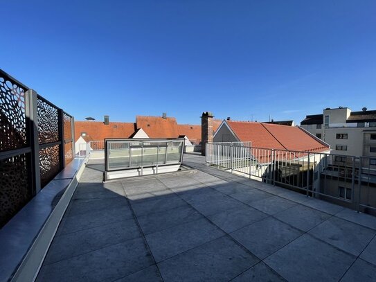 Urbane Wohnung mit Dachterrasse und Einbauküche