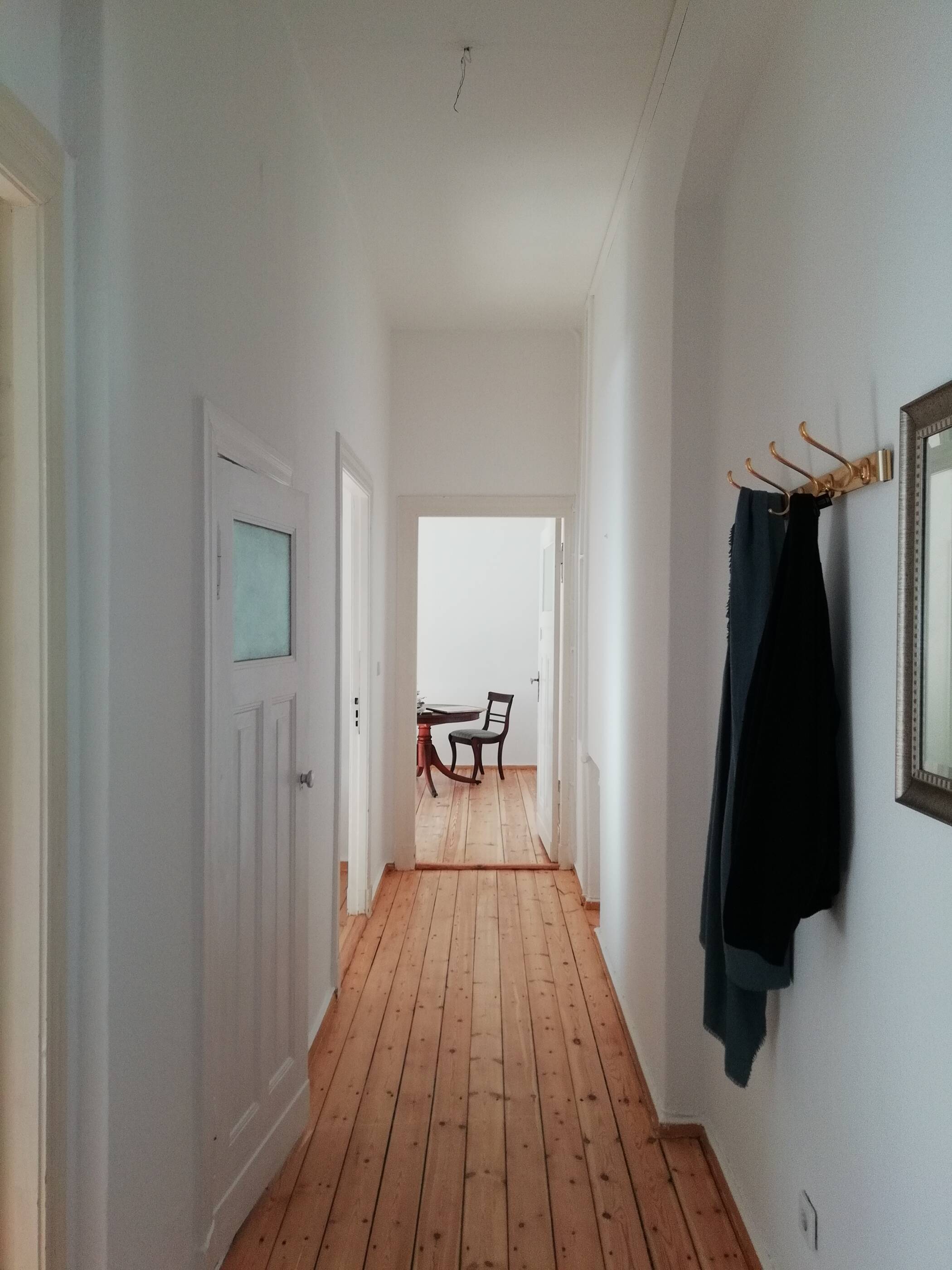 MÖBLIERTE renovierte 2 Zimmer Altbauwohnung mit Südbalkon - Foto 1