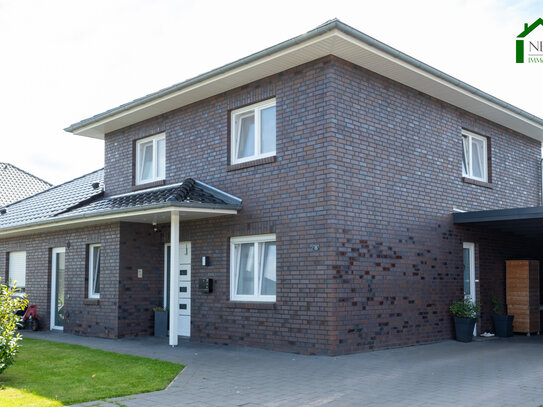 Neuwertiges, gepflegtes Zweifamilienhaus mit Carports und Garten