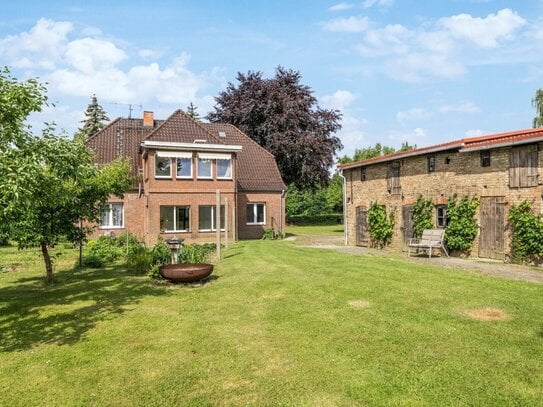 Provisionsfrei - Mecklenburgische Seenplatte - Haus mit großem Wassergrundstück und Bootsanleger