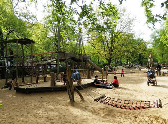 Toplage direkt am Volkspark Friedrichshain - Luxusdomizil mit Tiefgaragenstellplatz