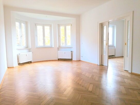 !! 4-Zimmer-Wohnung mit Balkon, Laminat und Parkett !!