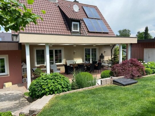 Einfamilienhaus mit Garage & Carport