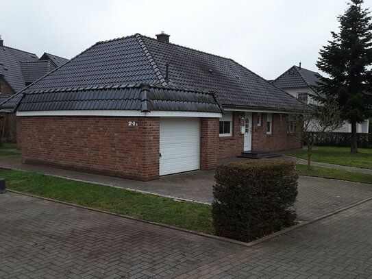 Gepflegtes Einfamilienhaus / mit Einbauküche / Garage