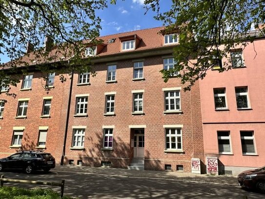 Helle und freundliche Dachgeschoss-Wohnung mit Tageslicht-Bad