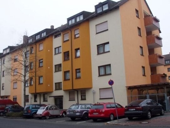 Gepfl., ruhige 2 Zi. Whg. ca. 69 m² im 1.OG, TG, Lift, Ebk z.Ablöse, gr. Süd-Loggia, Nbg-Zentr., Sturmstr. 13