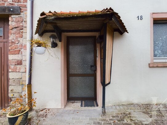 Historisches Bauernhaus mit Zweifamilienkomfort in Bischmisheim!