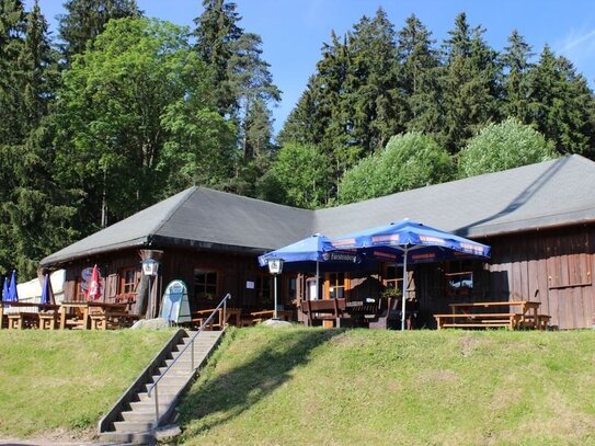 Rustikale Gaststätte im Herzen des Schwarzwalds / ca. 6000 m² Grundstück