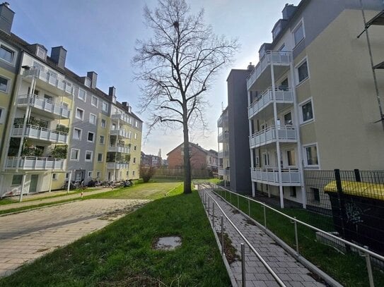 Tolle 2-Zimmer-Wohnung in zentraler Lage in Bilk - frisch saniert, mit Aufzug und Balkon