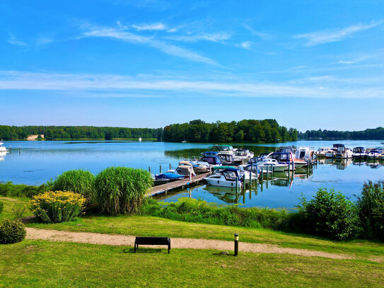 Fußbodenheizung, Rollladen, Panoramafenster, Bootsanleger: Wohnung in Grünheide - Direkt am Werlsee!