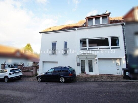 Schönes 1-Familienhaus mit Garten und Garage in Bildstock - sofort einzugsbereit !