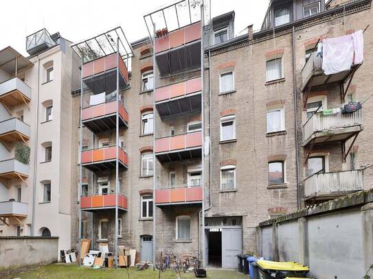 Großzügige 4-Zimmer-Wohnung mit Tiefgaragenstellplatz in Schweinau