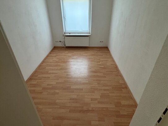 Renovierte 2 Zi.-Wohnung mit Einbauküche + Balkon