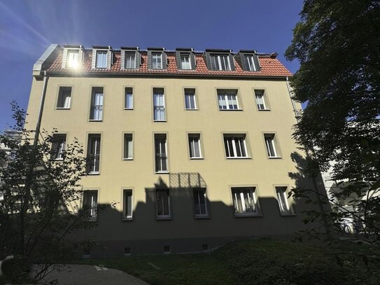 Dresdner Neustadt - Wohnen im Hinterhaus * gemütliche 3-Zi.-Whg. im DG mit Balkon