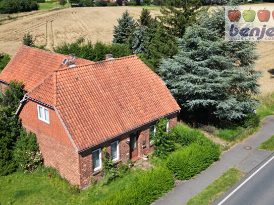 Handwerker gesucht: Sanierungsbedürftiges Wohnhaus mit großem Garten in verkehrsgünstiger Lage