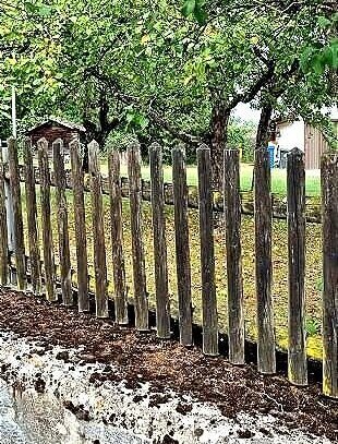 Grundstück mit abgeschlossener Baugenehmigung für eine familiengerechte Doppelhaushälfte