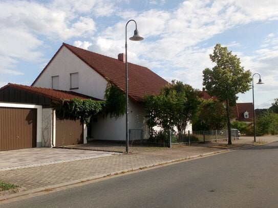 STEGAURACH NÄHE BAMBERG: CHARMANTES 1 FAMILIENHAUS MITBIS ZU 4 - 5 SCHLAFZIMMER TERRASSEN; NATURGARTEN, GARAGE STELLF.…