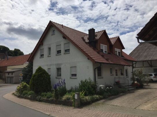 Schöne Etagenwohnung (Obergeschoss) in Zwei-Familienhaus in Weikersheim-Neubronn zu vermieten