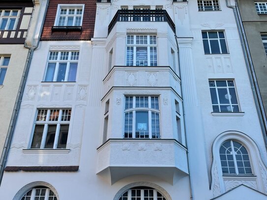 Altbau mit Potenzial: Großzügige 5-Zimmer-Wohnung mit Balkon im Herzen von Cottbus