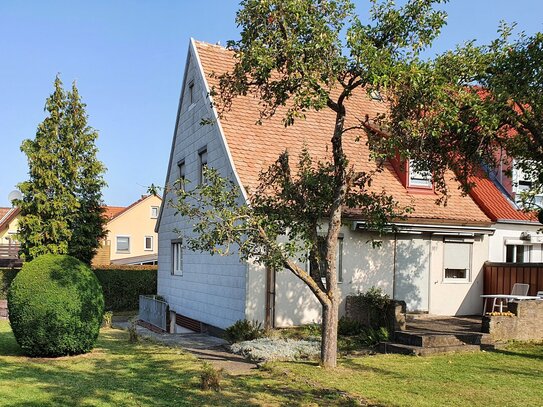 Doppelhaushälfte mit Garten und Garage im alten Heckenacker