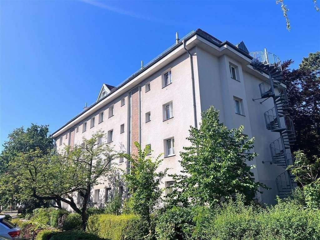 Vermietete 2,5-Zi.-Whg. + Süd-Loggia + EBK + ruhige Lage in Steglitz/LANKWITZ mit Potenzial